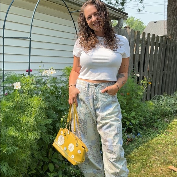 Meet the Posher 💕 Blythe Haney! - Picture 3 of 6